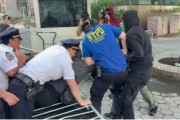 卜卦问事洛杉矶之后，纽约也乱了，超20人被捕