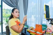 卜卦问事泰国主播品三亚榴莲：“尝到了家乡味”