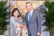 卜卦问事王毅会见尼泊尔外长阿祖